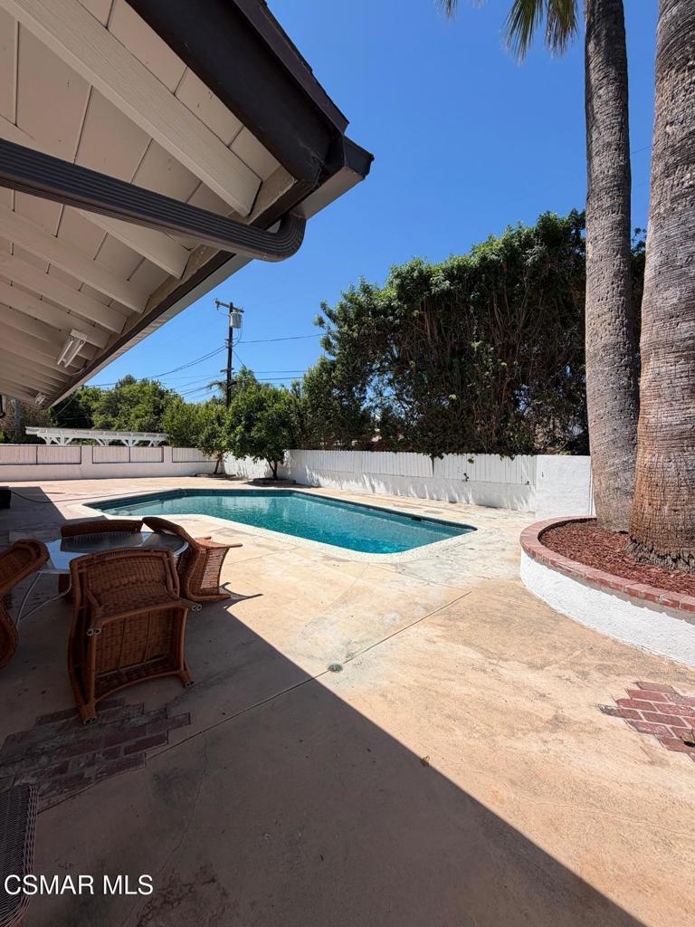23723 Oxnard Street Property Photo 21