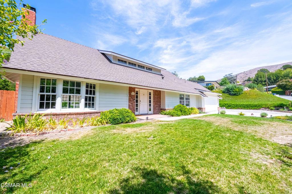 2483 Drake Drive Property Photo 4