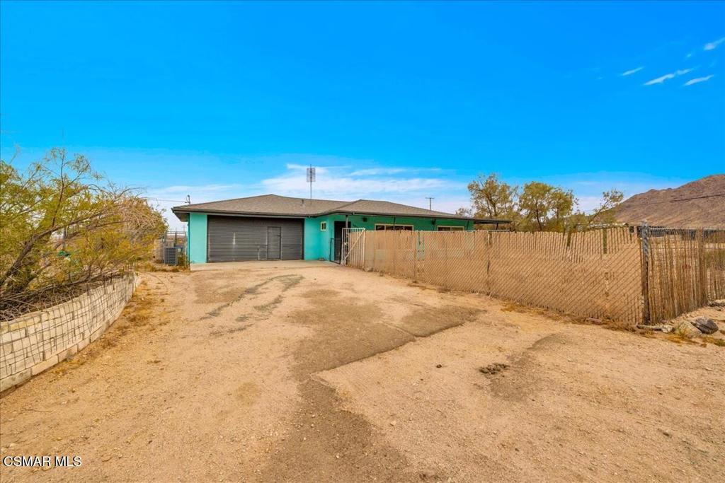 6877 Pine Avenue Property Photo 4