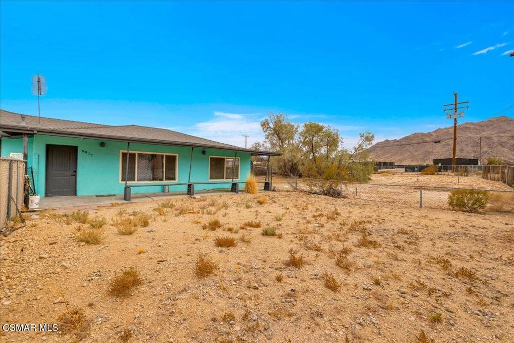 6877 Pine Avenue Property Photo 6
