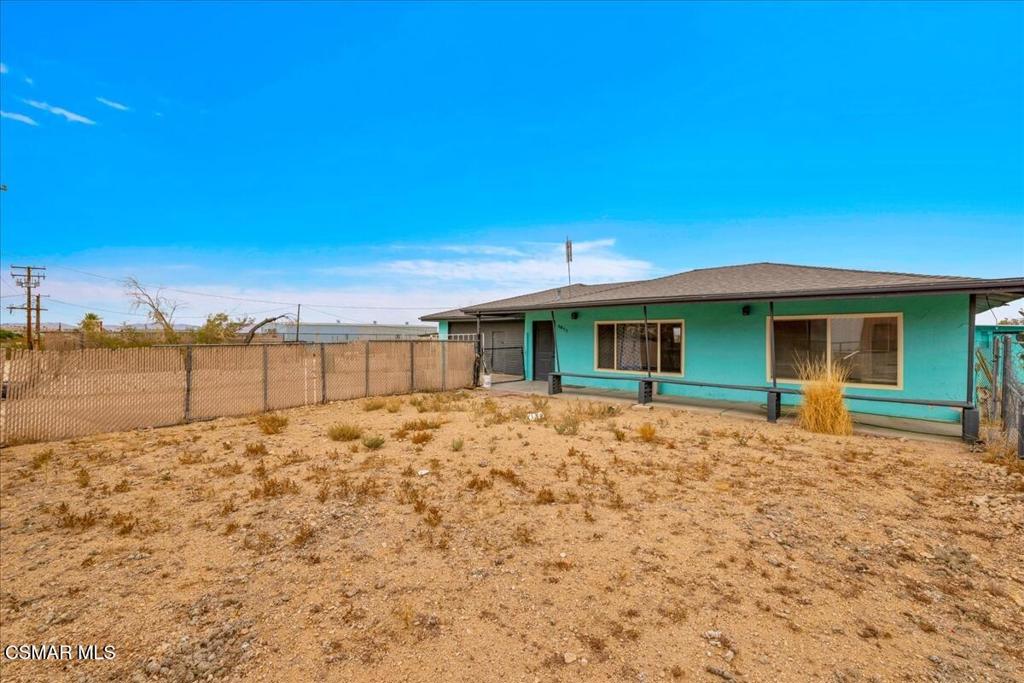6877 Pine Avenue Property Photo 7