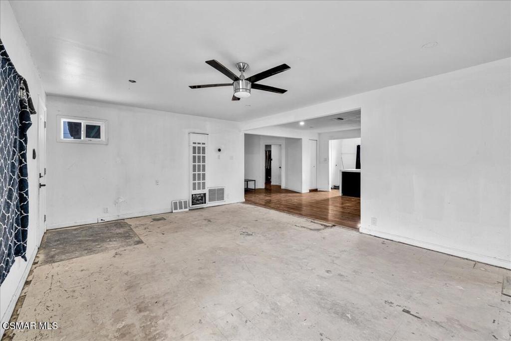 6877 Pine Avenue Property Photo 11