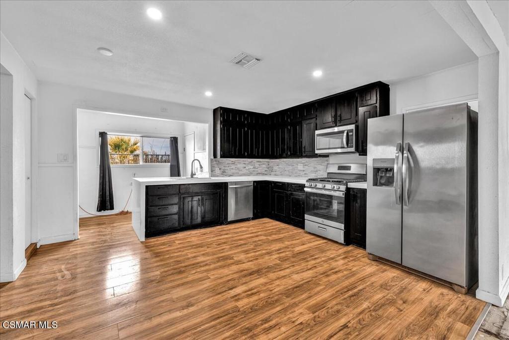 6877 Pine Avenue Property Photo 12