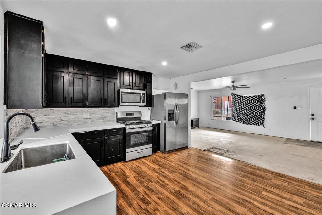 6877 Pine Avenue Property Photo 13
