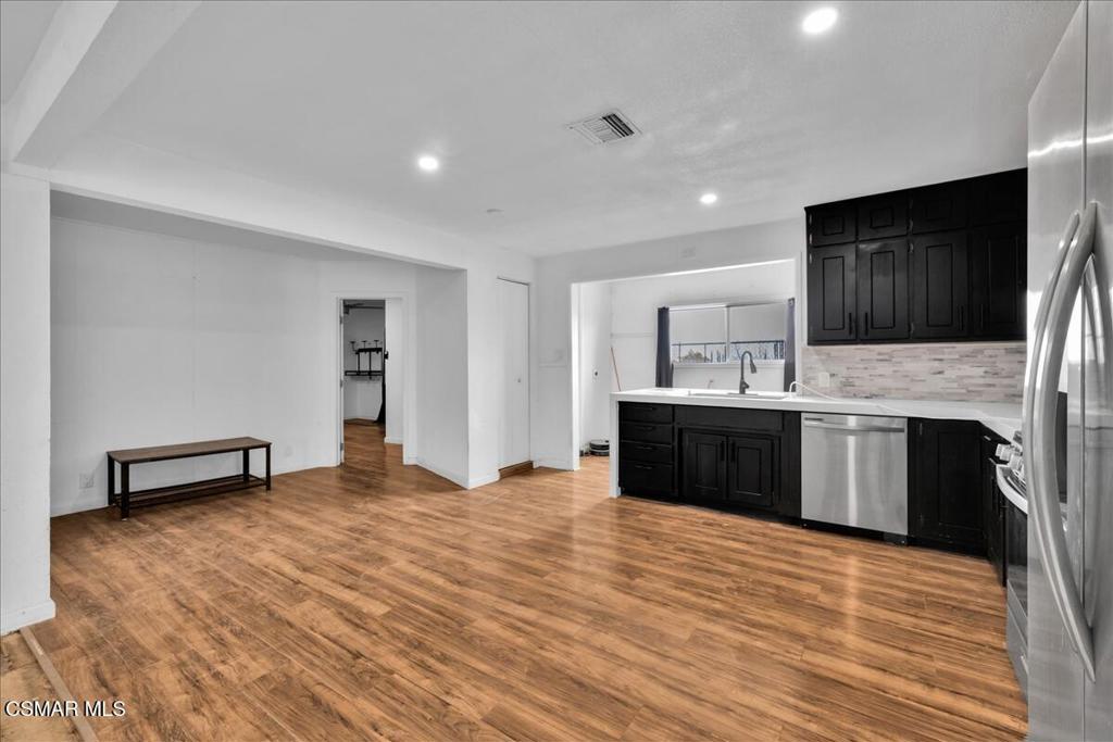 6877 Pine Avenue Property Photo 14