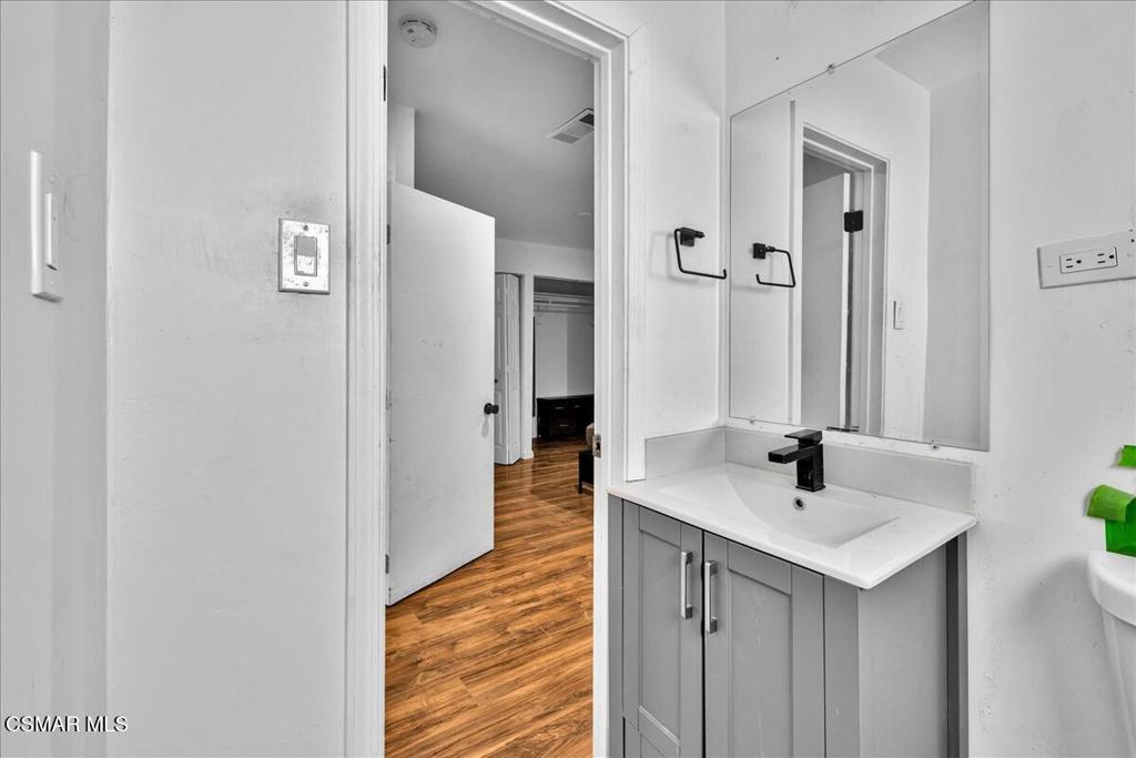 6877 Pine Avenue Property Photo 19