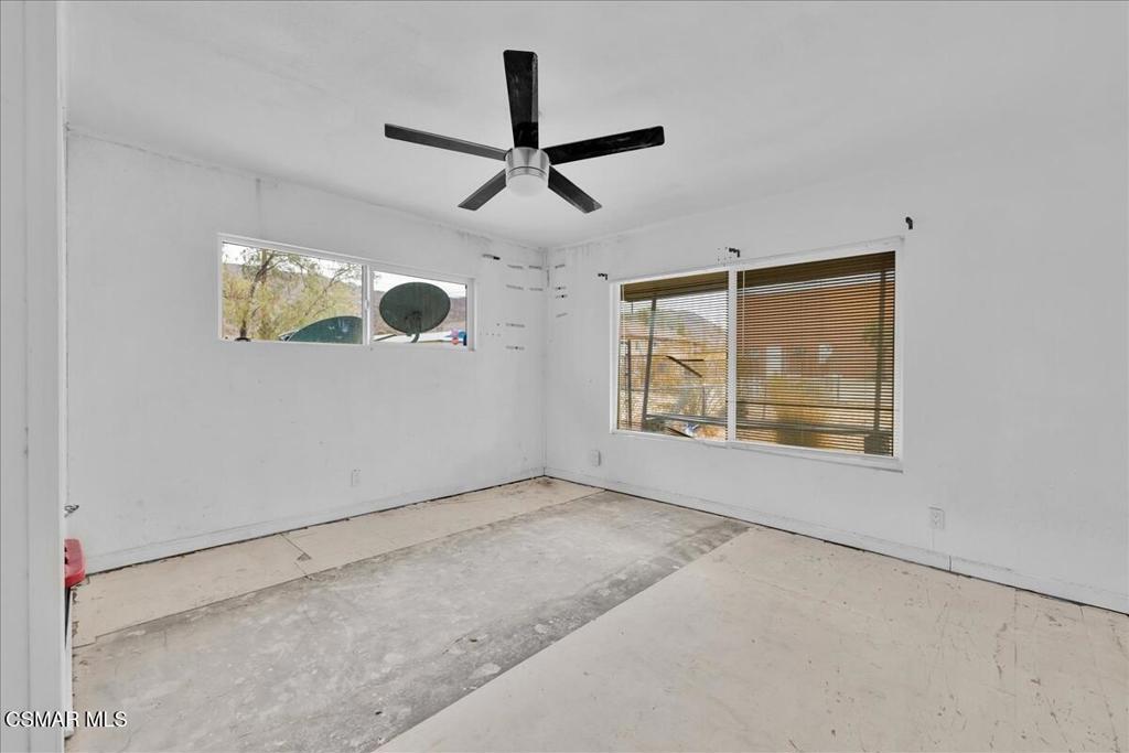 6877 Pine Avenue Property Photo 20