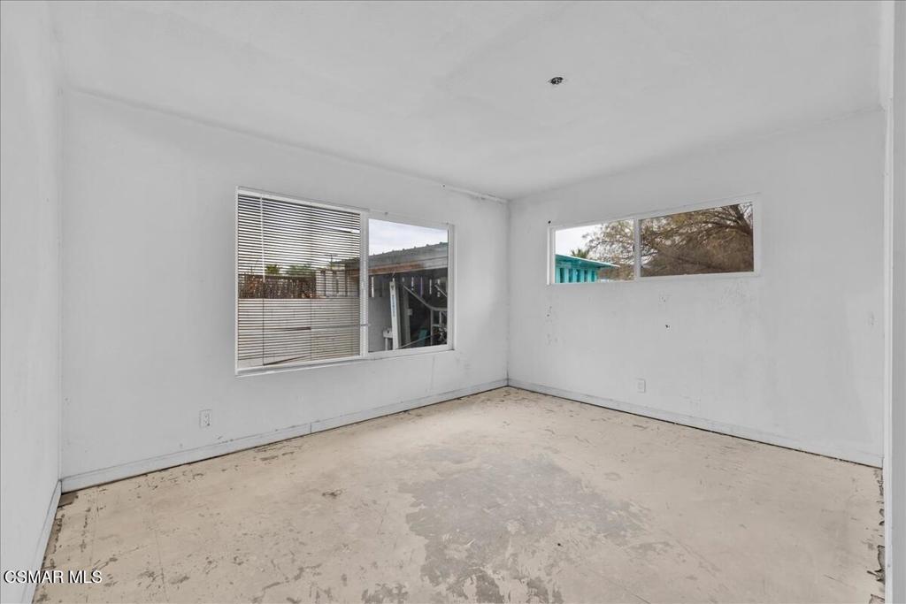 6877 Pine Avenue Property Photo 22