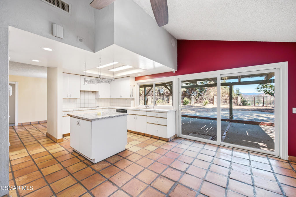 29315 Tree Hollow Property Photo 4