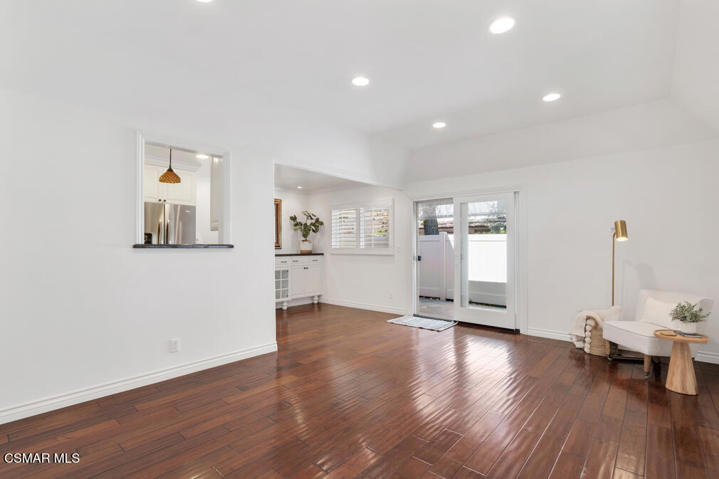 2834 Instone Court Property Photo 2