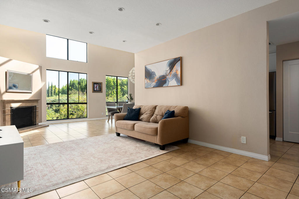 13331 Moorpark Street 328 Property Photo 4