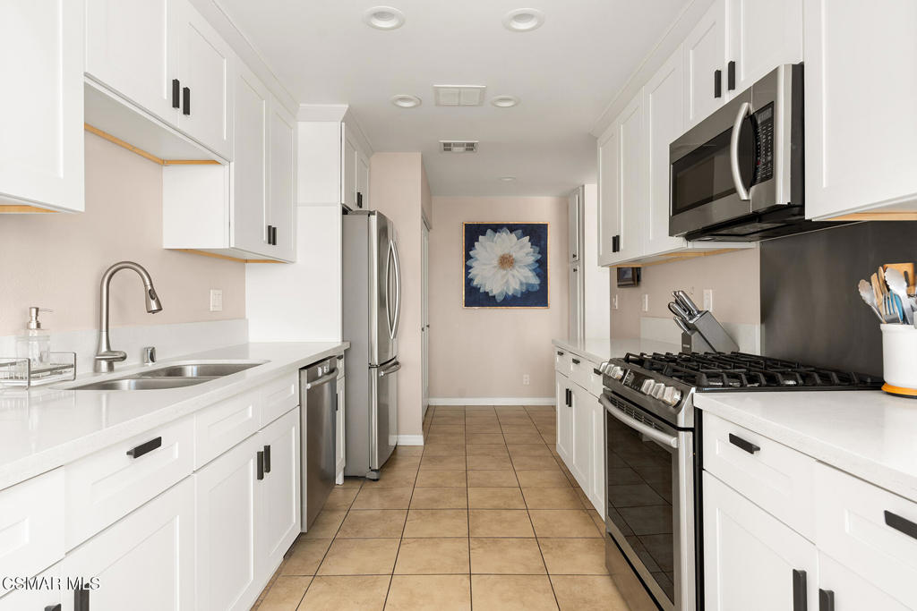 13331 Moorpark Street 328 Property Photo 15