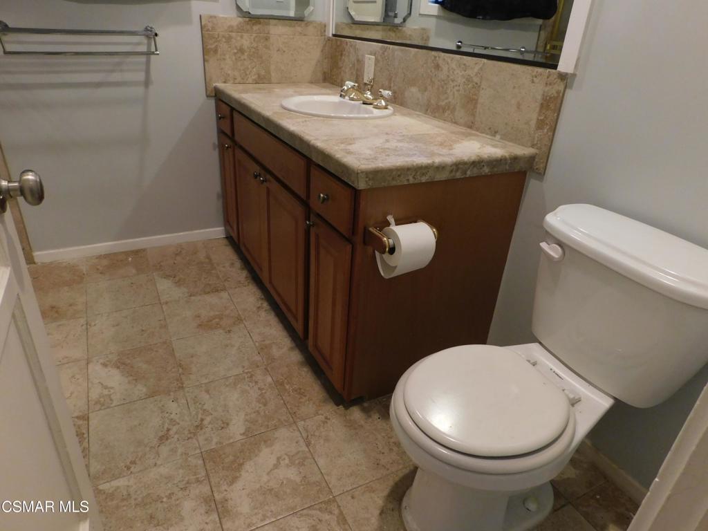 6213 Whitsett Avenue Property Photo 8
