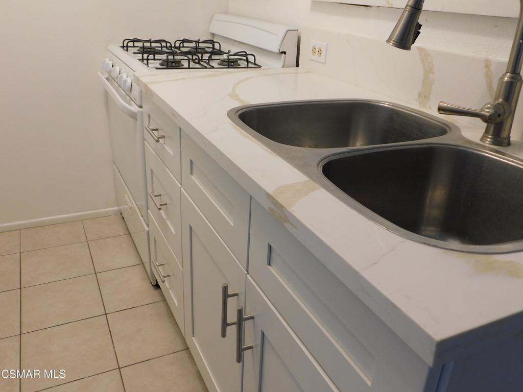 6213 Whitsett Avenue Property Photo 17
