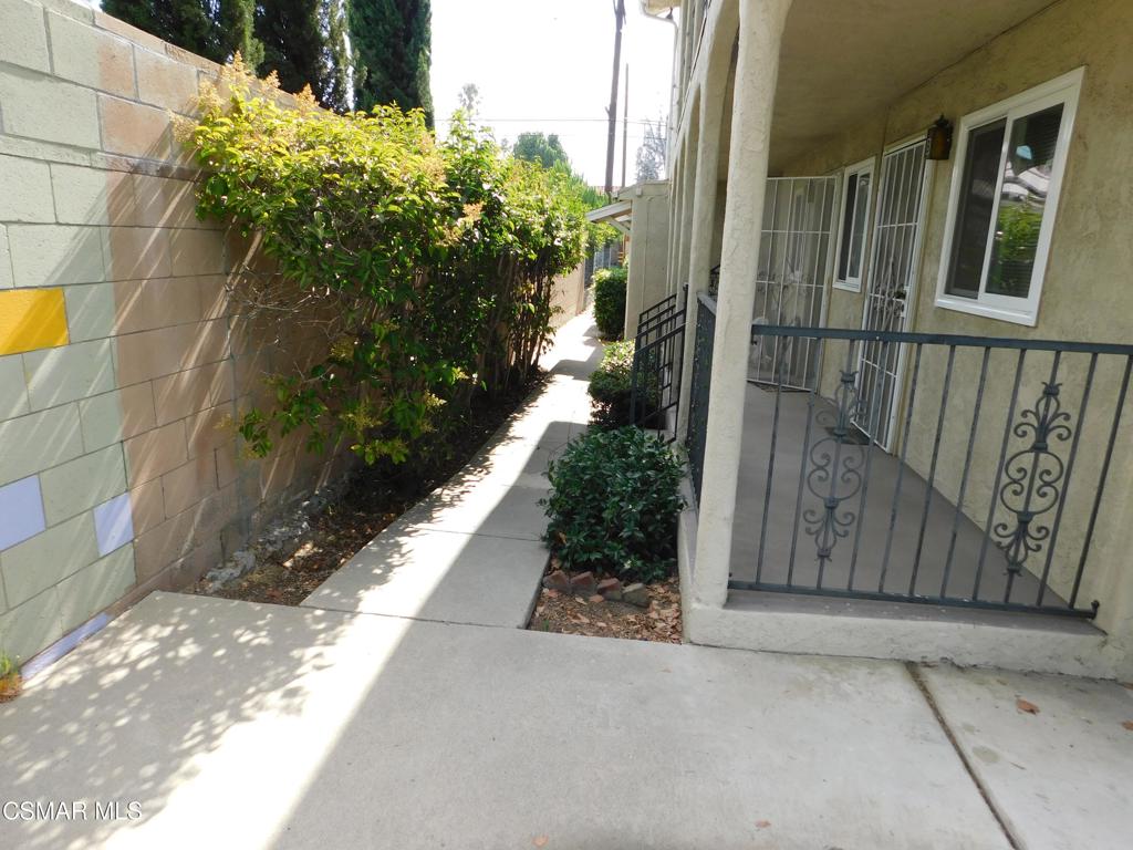 6213 Whitsett Avenue Property Photo 29