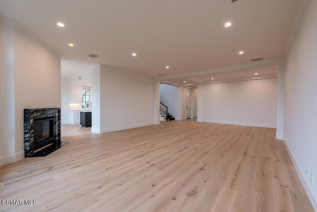 2390 Crombie Court Property Photo 6