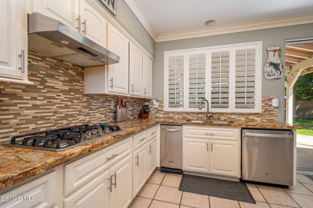 1014 Borden Avenue Property Photo 11
