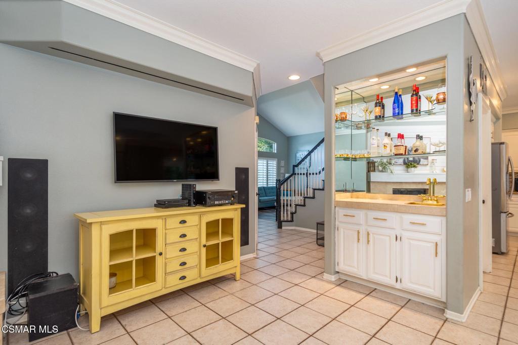 1014 Borden Avenue Property Photo 14