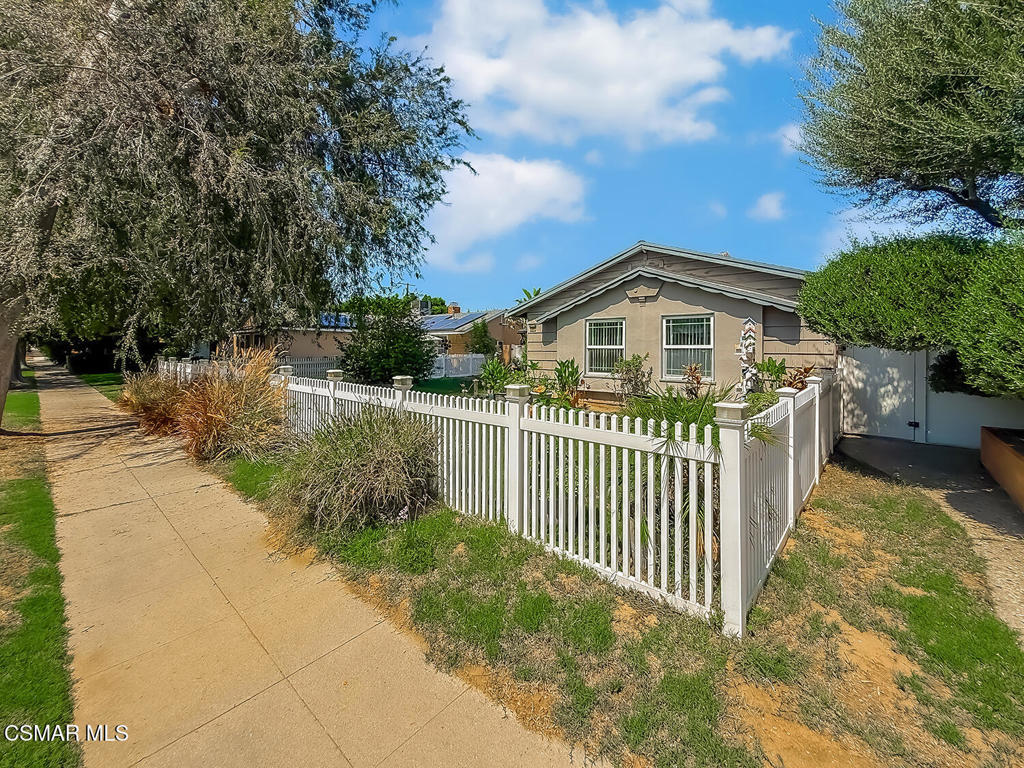 22847 W Enadia Way Property Photo 4