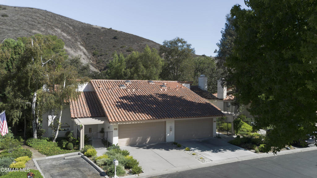 790 N Valley Drive Property Photo 2