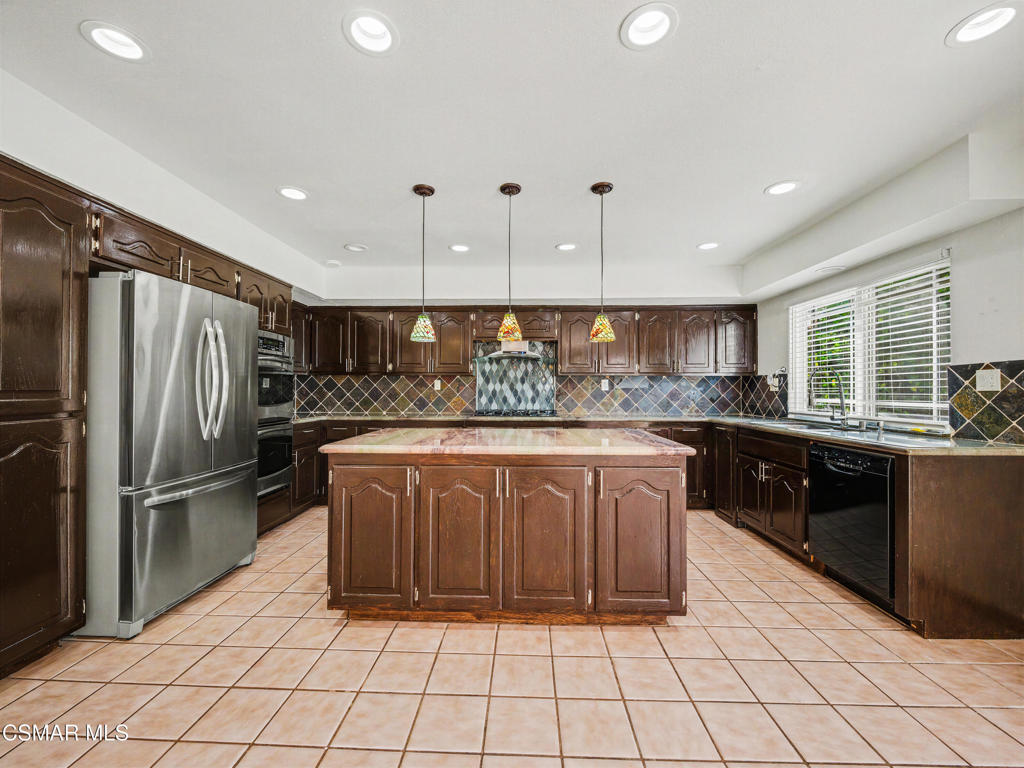 1221 Gentilly Place Property Photo 11