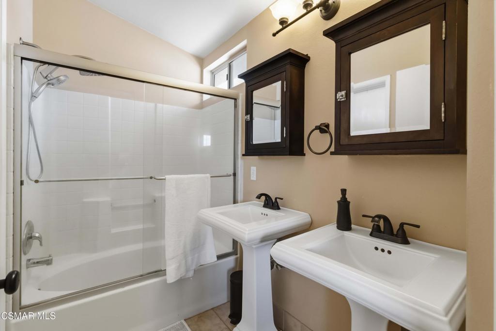 1160 Knottingham Street Property Photo 36