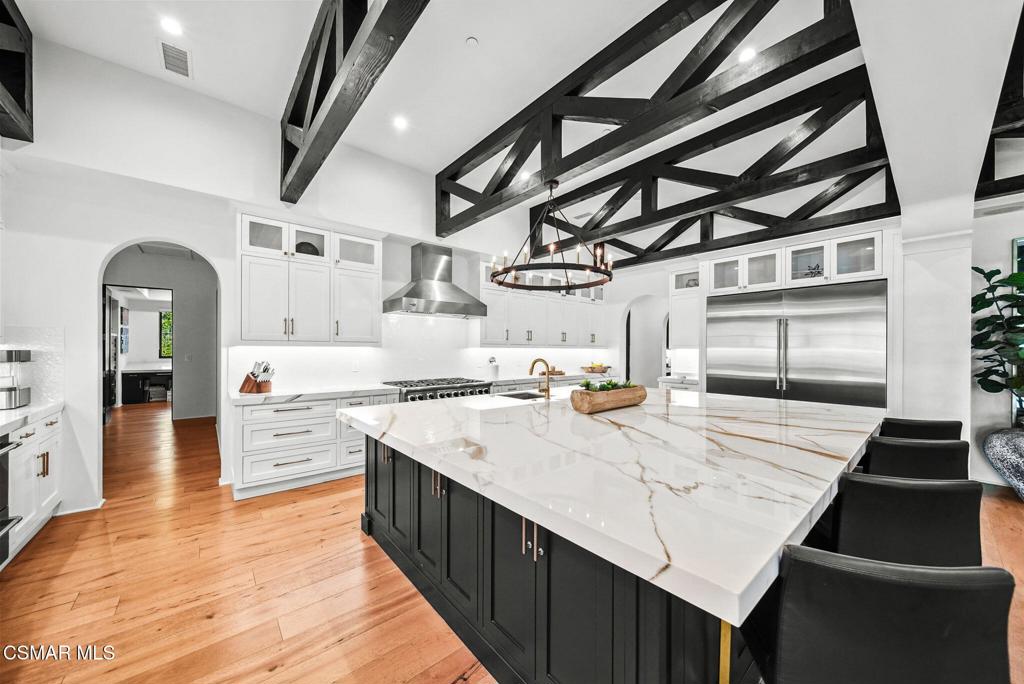 5099 Barnard Street Property Photo 14