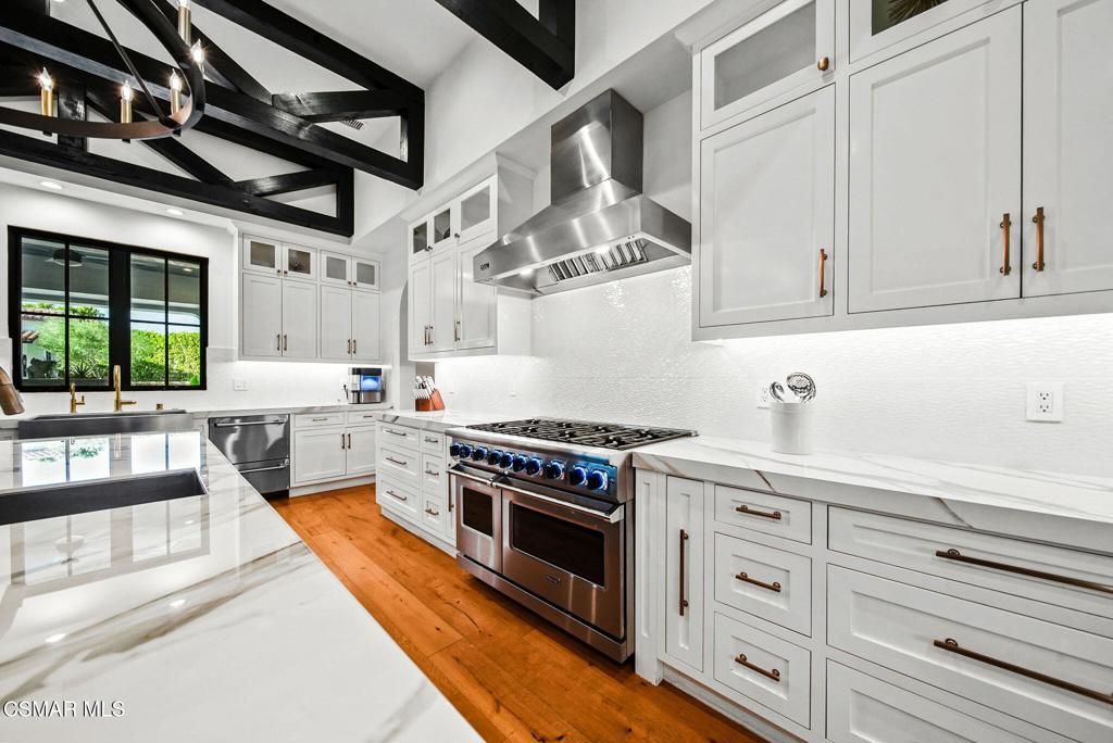 5099 Barnard Street Property Photo 16