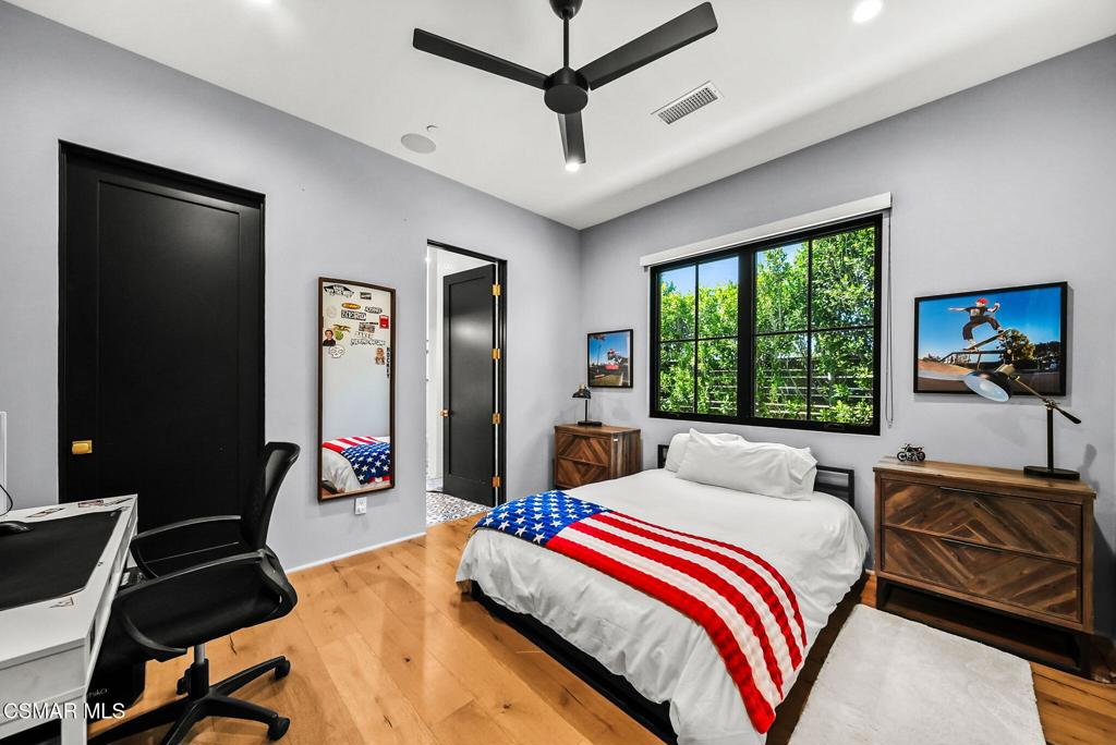 5099 Barnard Street Property Photo 29