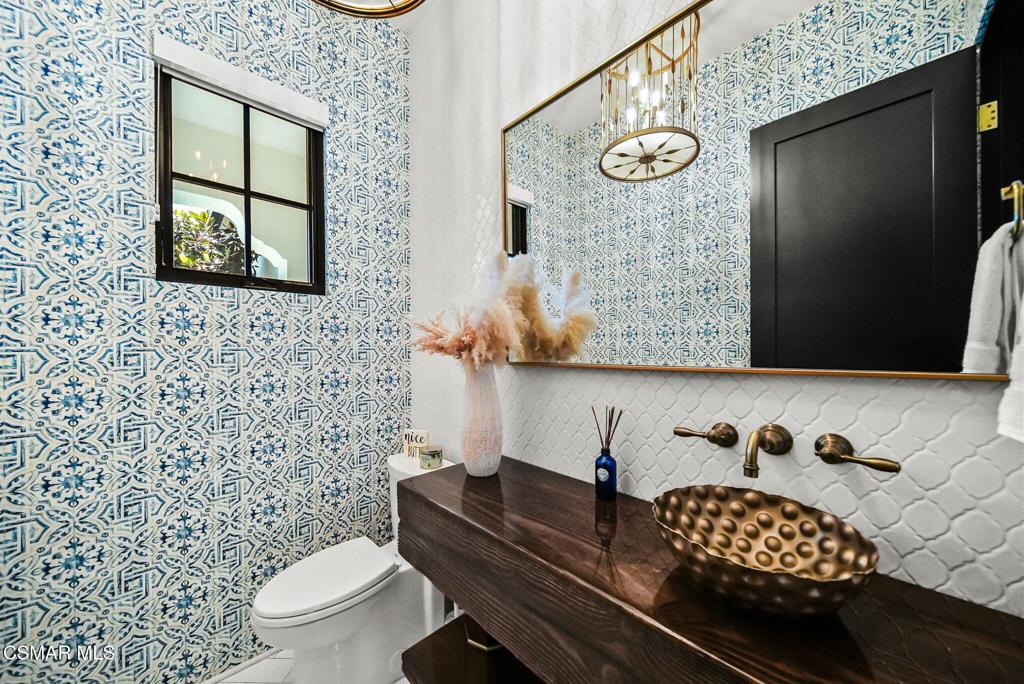 5099 Barnard Street Property Photo 30