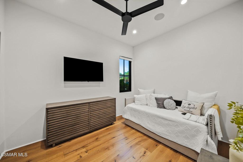 5099 Barnard Street Property Photo 34