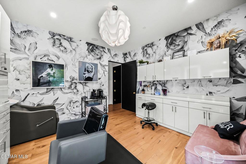 5099 Barnard Street Property Photo 35