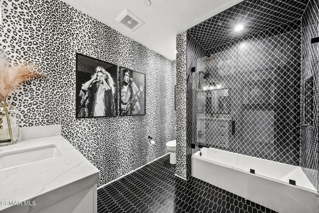 5099 Barnard Street Property Photo 36