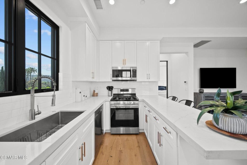 5099 Barnard Street Property Photo 43
