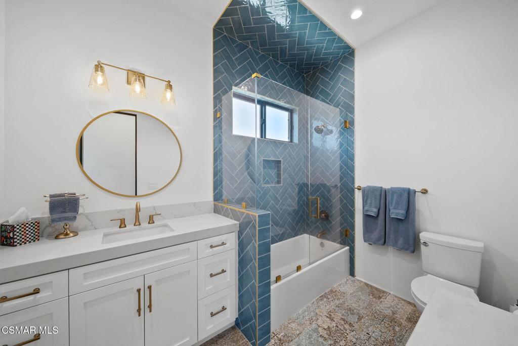 5099 Barnard Street Property Photo 45