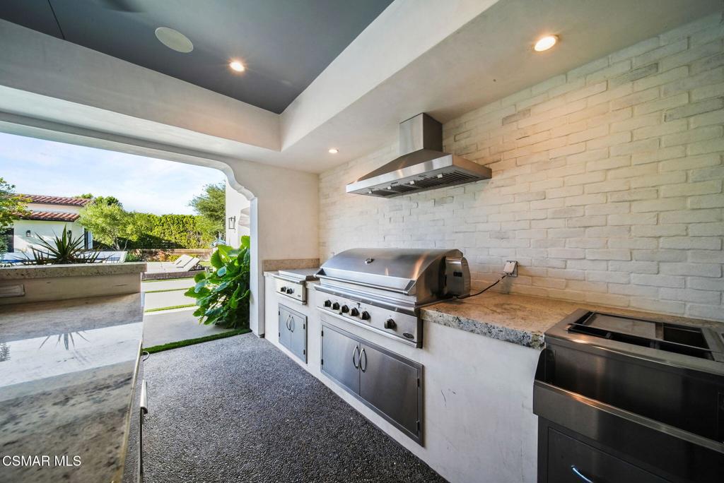 5099 Barnard Street Property Photo 49