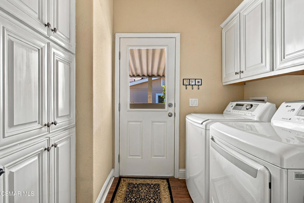 15455 Glenoaks Boulevard 414 Property Photo 8