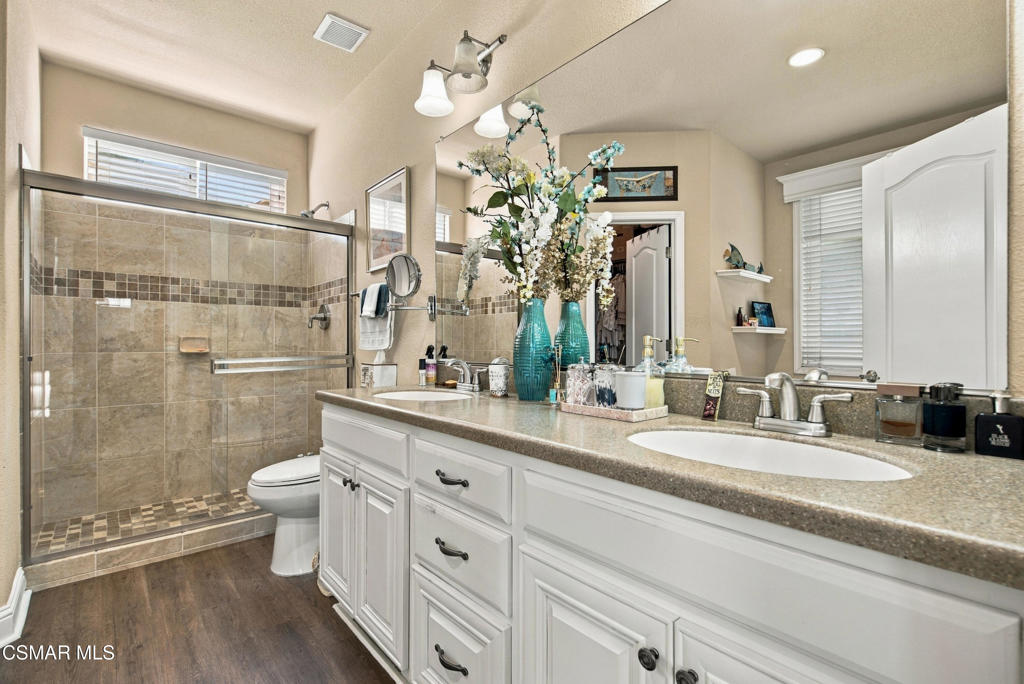 15455 Glenoaks Boulevard 414 Property Photo 10