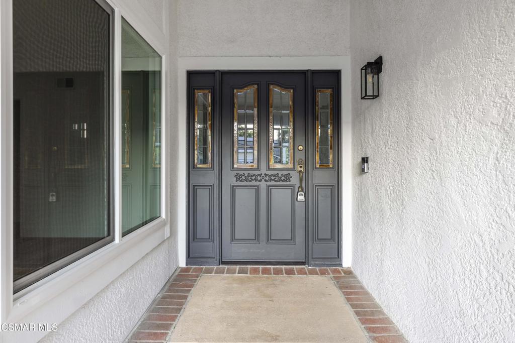 5834 Woodglen Drive Property Photo 3