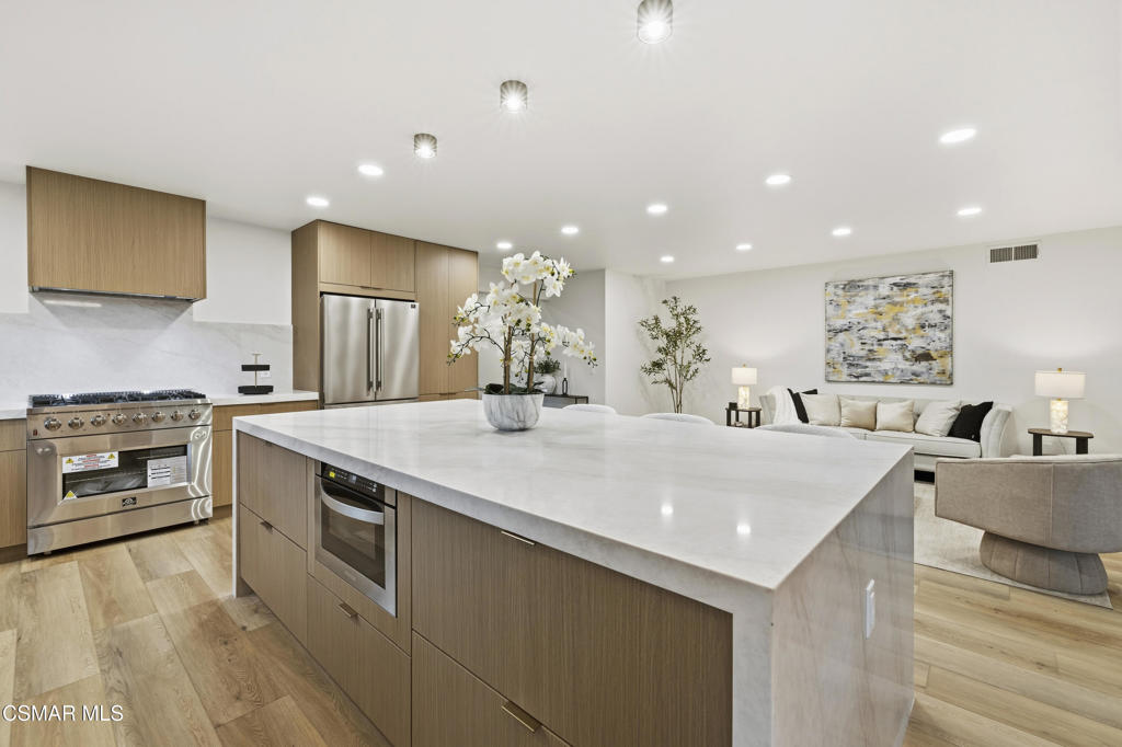 5834 Woodglen Drive Property Photo 19