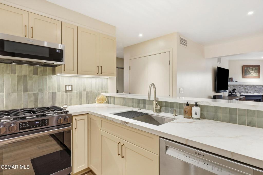 571 Artisan Road Property Photo 12