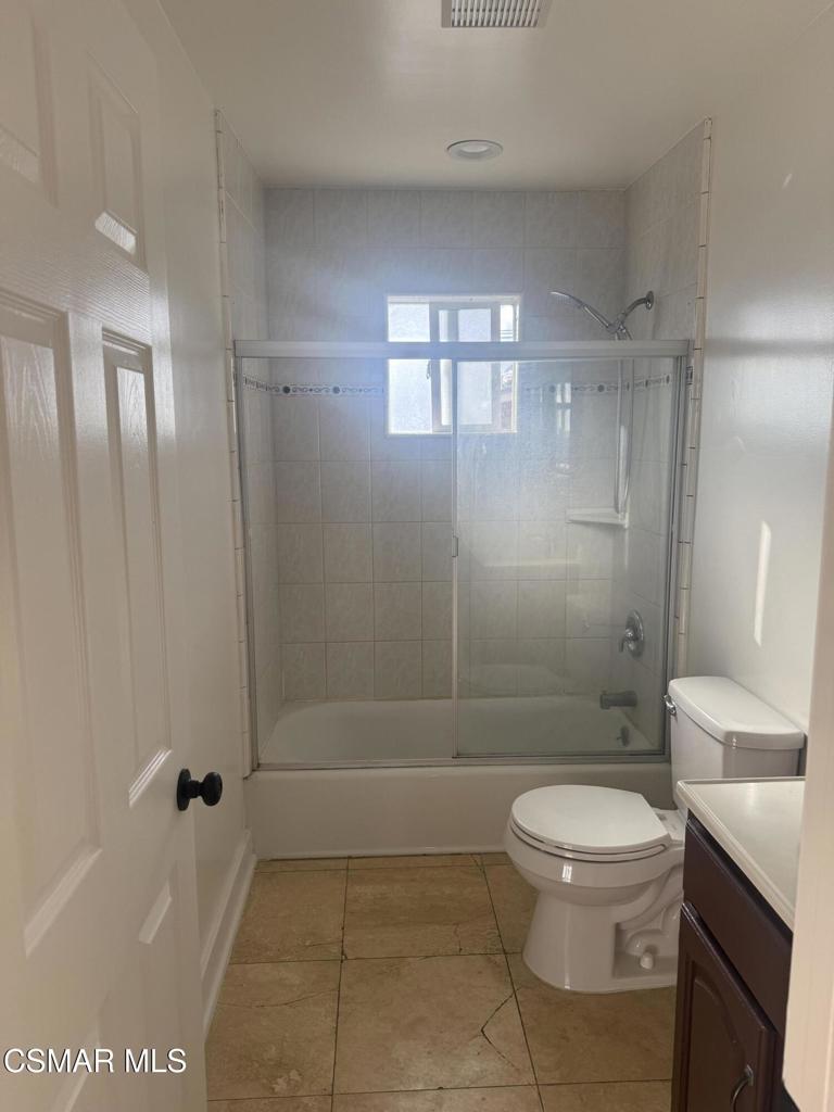 621 E Street 3 Property Photo 12