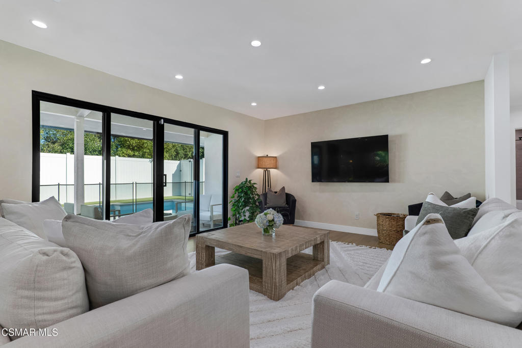 5722 Le Sage Avenue Property Photo 15
