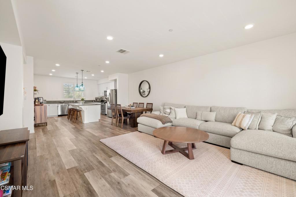 391 Townsite Promenade Property Photo 10