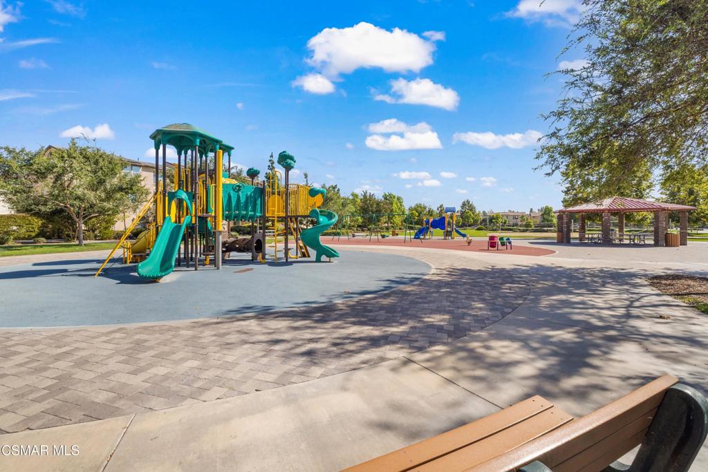 391 Townsite Promenade Property Photo 28