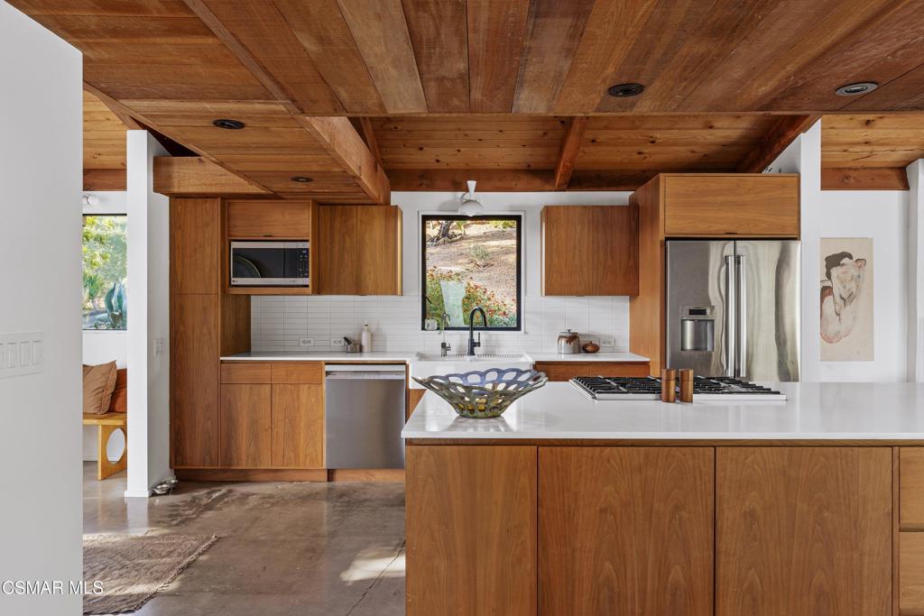 22910 Portage Circle Drive Property Photo 4