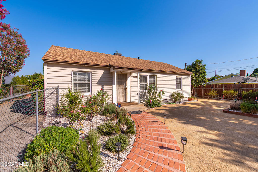 9520 Lemona Avenue Property Photo 3