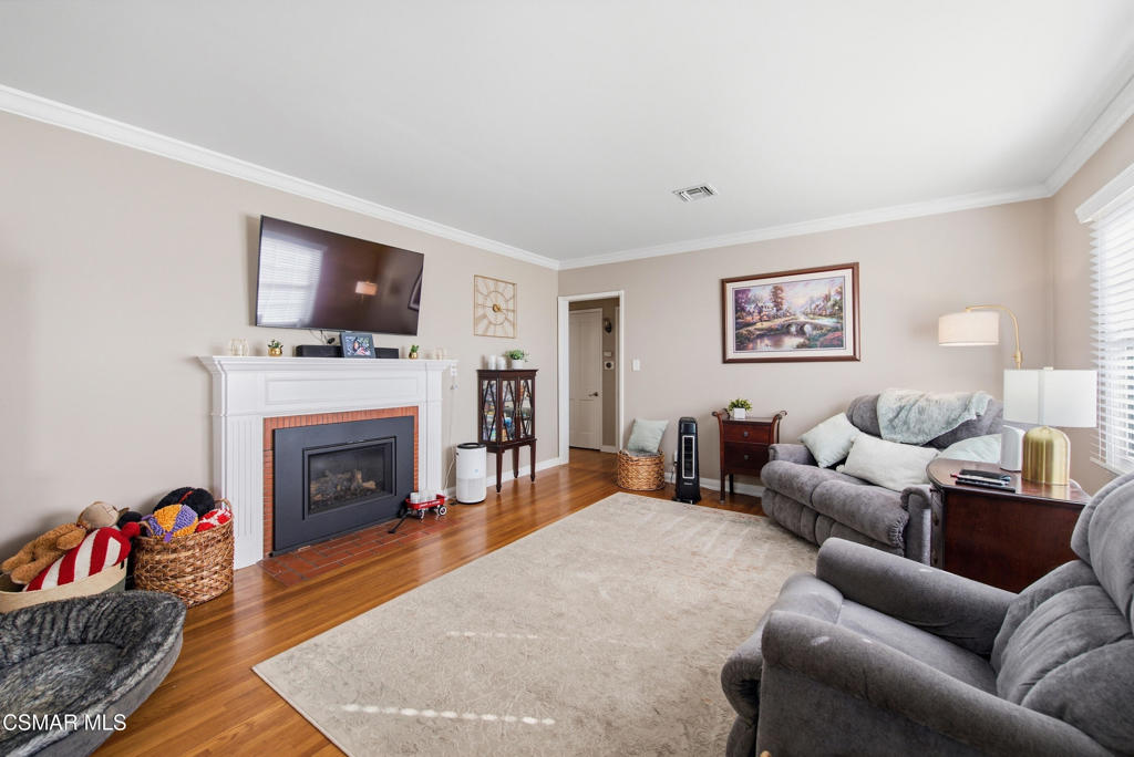 9520 Lemona Avenue Property Photo 8