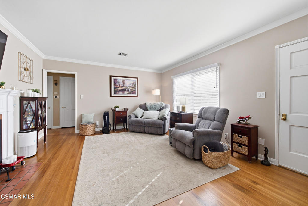 9520 Lemona Avenue Property Photo 10