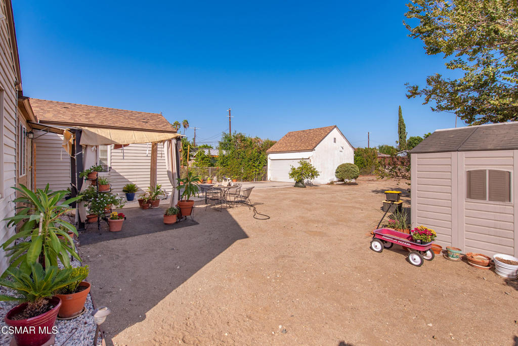 9520 Lemona Avenue Property Photo 31